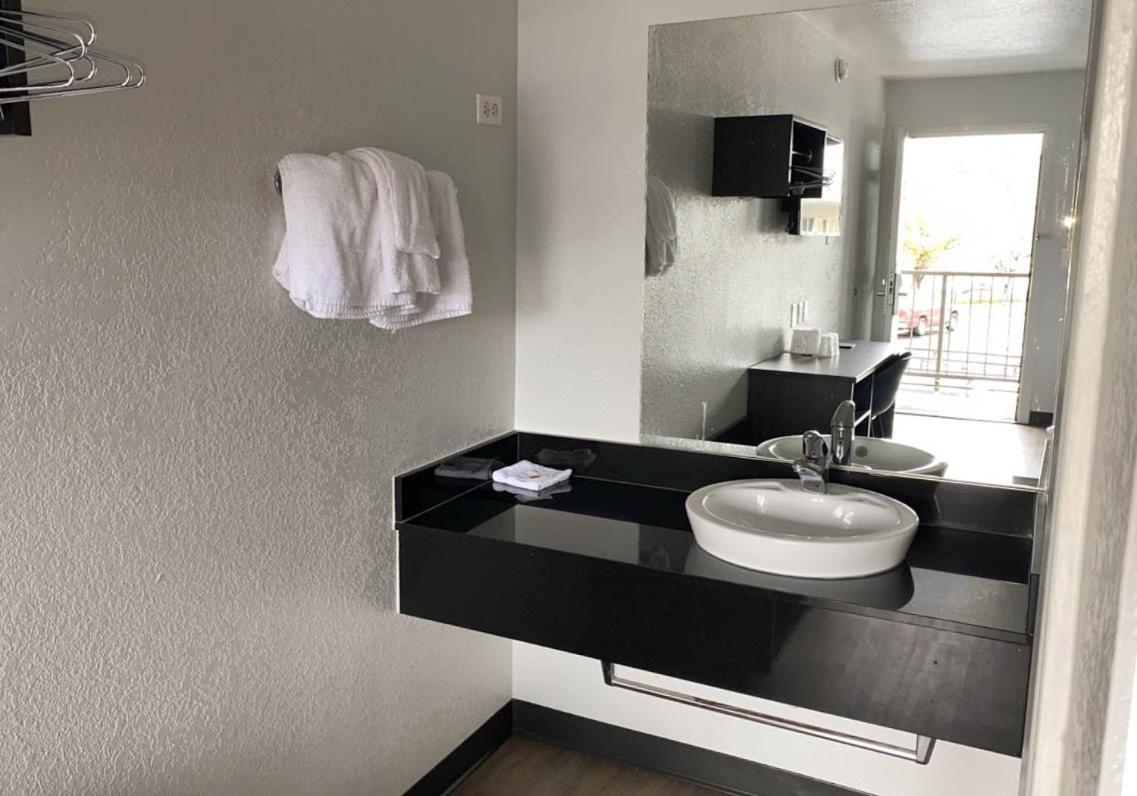 Studio 6 Albuquerque Nm Midtown Екстериор снимка